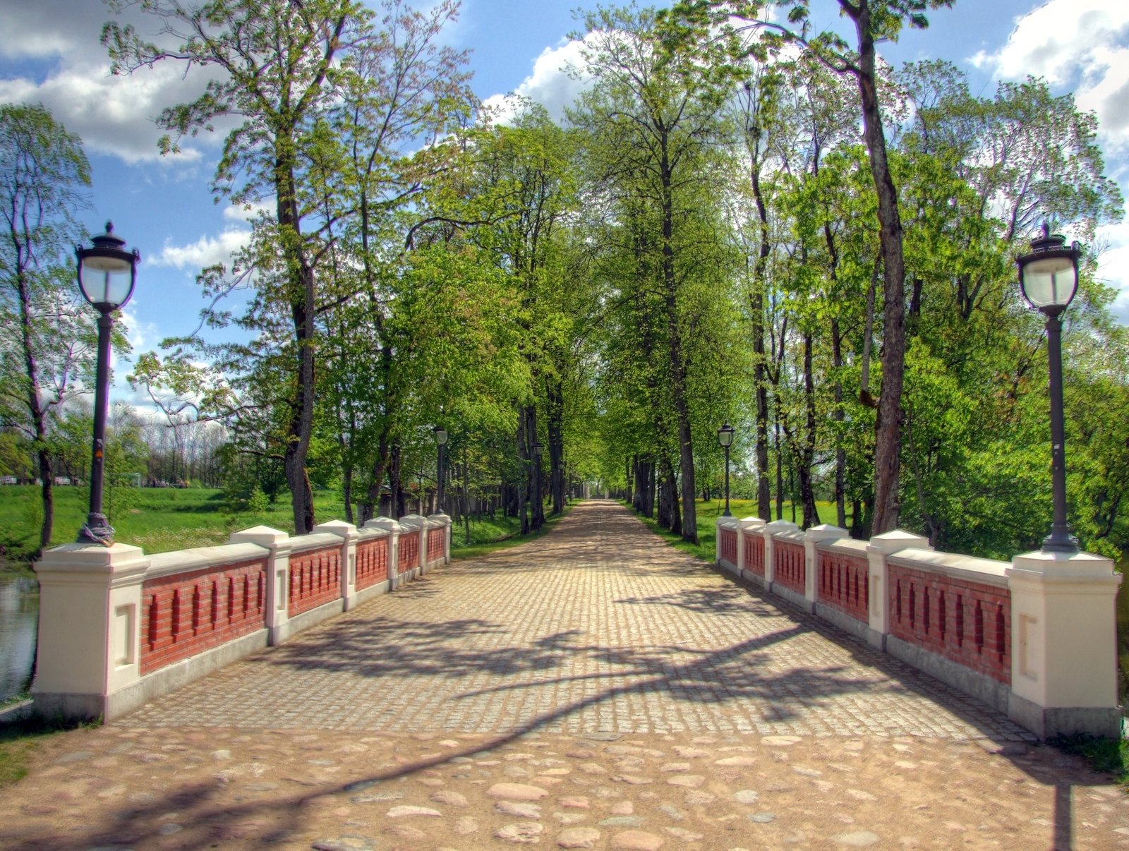 Plungė: Oginskių rūmai ir žemaičių kultūros sostinė